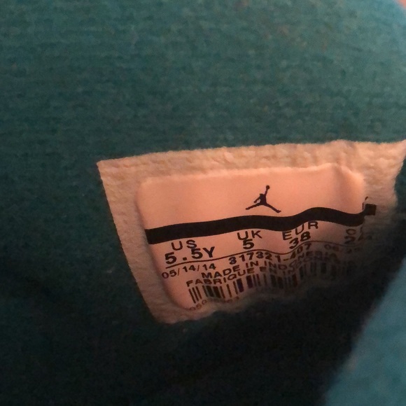 SIZE 5.5Y JORDAN 4s - Picture 4 of 4
